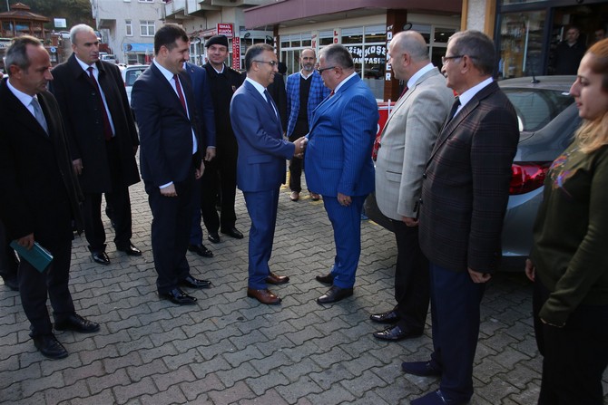 rize-valisi-kemal-ceber,-ilce-ziyaretleri-kapsaminda-iyidere-ilcesini-ziyaret-ederek-bir-dizi-temas-ve-incelemelerde-bulundu-(4).jpg