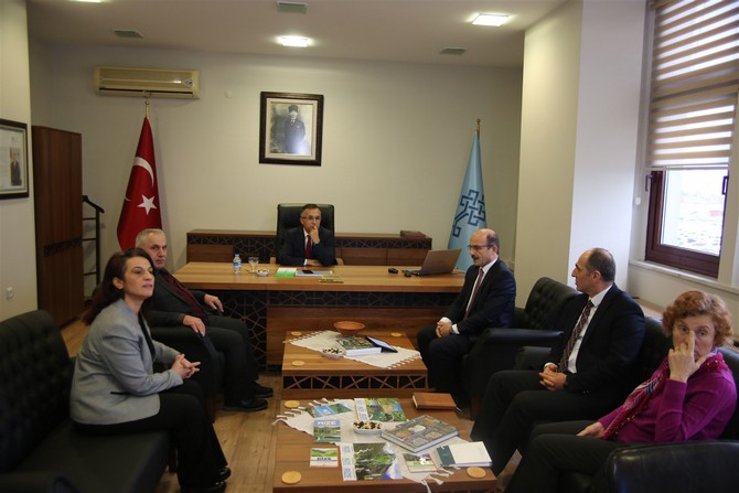 rize-valisi-kemal-ceber,-ismail-kahraman-kultur-merkezinde-ve-il-kultur-ve-turizm-mudurlugunde-incelemelerde-bulundu-(1).jpg