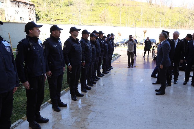 rize-valisi-kemal-ceber,-kalkandere-ilcesinde-yer-alan-polis-mesleki-egitim-merkezini-ziyaret-etti-(1).jpg