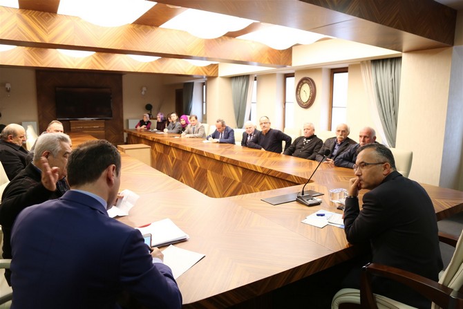 rize-valisi-kemal-ceber,-muhtarlar-toplantisi-(2).jpg