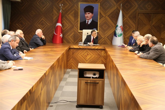 rize-valisi-kemal-ceber,-muhtarlar-toplantisi-(3).jpg