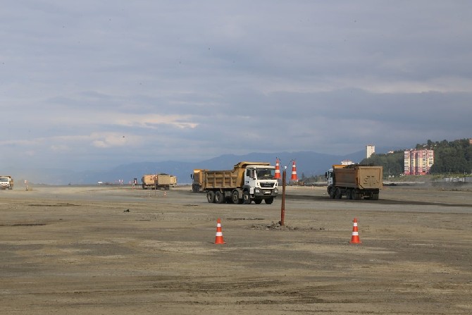 rize-valisi-kemal-ceber,-rize-artvin-havalimanini-ziyaret-ederek-incelemelerde-bulundu-(3).jpg
