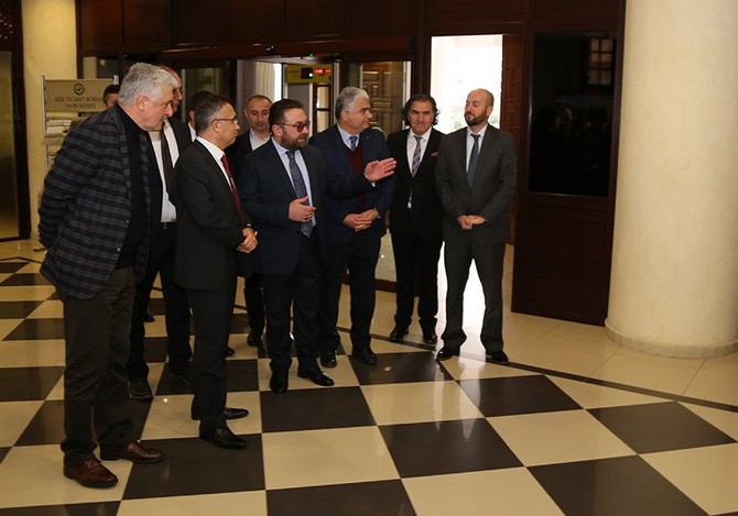 rize-valisi-kemal-ceber,-rize-ticaret-borsasini ziyaret-etti-(3).jpg