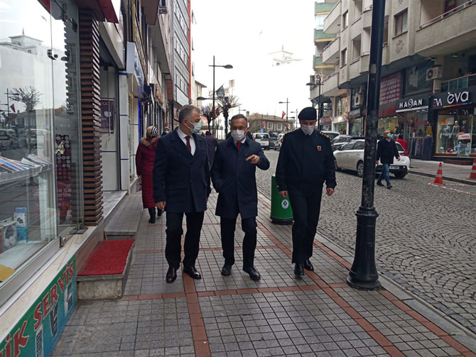 rize-valisi-kemal-ceber,-yeni-tip-koronavirus-(kovid-19)-salginiyla-mucadele-kapsaminda-denetimde-bulundu-(4).jpg