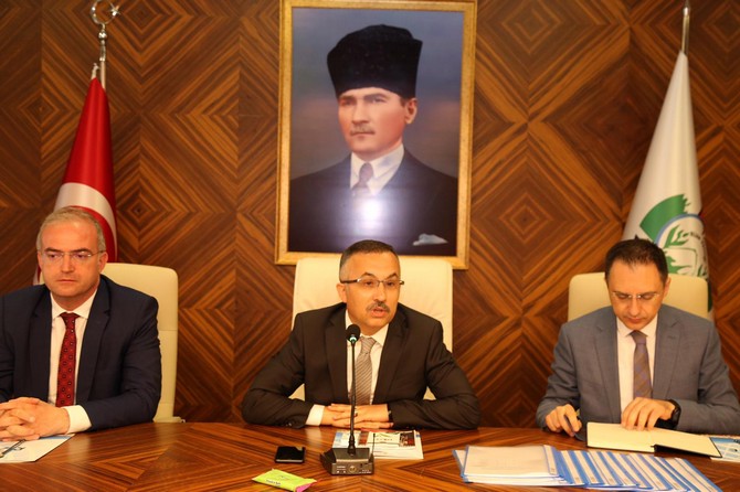 rize-valisi-kemal-ceber-baskanliginda,-rize-genelinde-icme-ve-kullanim-sularinin-genel-durumu-ile-ilgili-toplanti-duzenlendi-(3).jpg