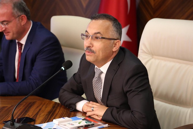 rize-valisi-kemal-ceber-baskanliginda,-rize-genelinde-icme-ve-kullanim-sularinin-genel-durumu-ile-ilgili-toplanti-duzenlendi-(4).jpg