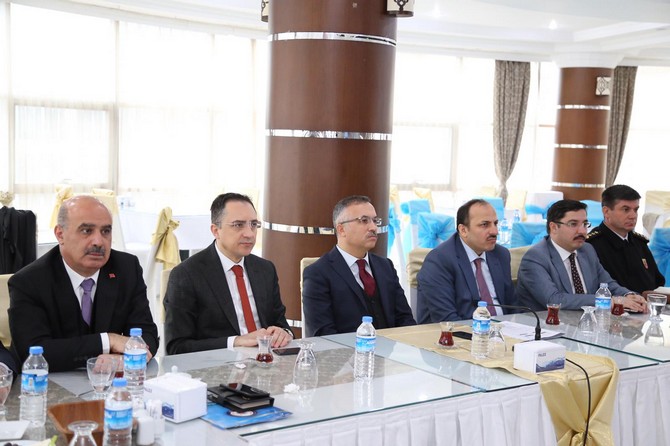 rize-valisi-kemal-ceber-baskanliginda-gerceklestirilen-‘haftaya-baslangic-toplantilari’na-devam-ediliyor-(1).jpg