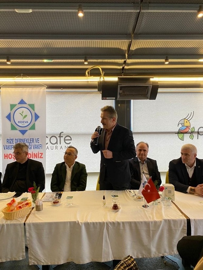 rize-valisi-kemal-ceber-rize-dernekler-ve-vakiflar-birligi-vakfinin-rideva-organize-ettigi-rizeli-akademisyenlerle-bulusma-programina-katildi-1.jpg