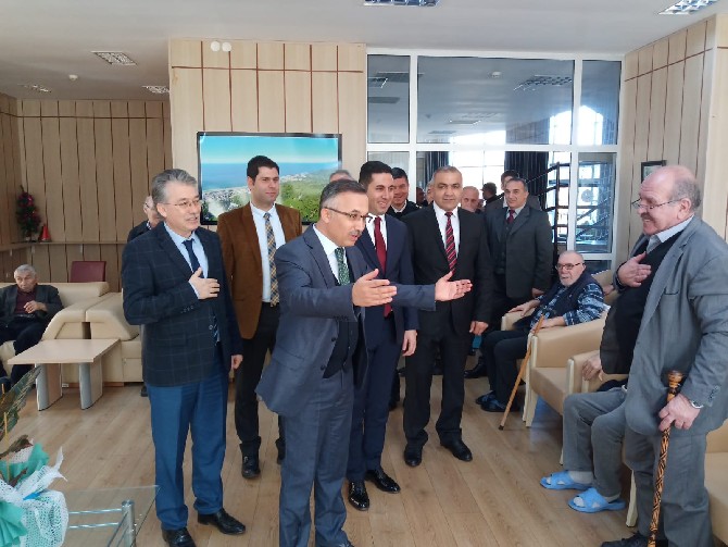 rize-valisi-kemal-ceberden-findikli-huzurevi-yasli-bakim-ve-rehabilitasyon-merkezine-ziyaret-(2).jpg