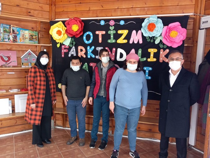 rize-valisi-kemal-ceberden-rize-otizmle-mucadele-ve-egitim-dernegi-hobi-atolyesine-ziyaret-(4).jpg