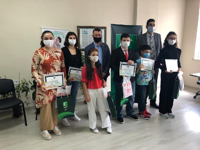 rize-yesilaydan-saglikli-nesil-saglikli-gelecek-yarismasinda-dereceye-giren-ogrencilere-odul-(1).jpg