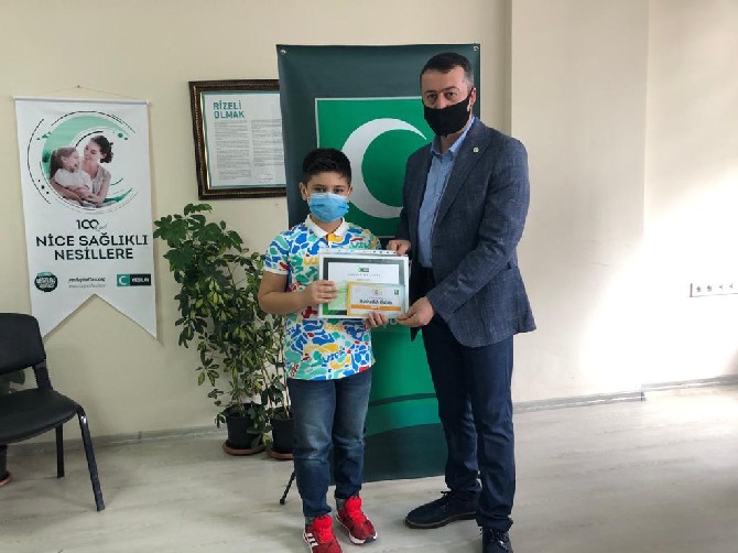 rize-yesilaydan-saglikli-nesil-saglikli-gelecek-yarismasinda-dereceye-giren-ogrencilere-odul-(2).jpg