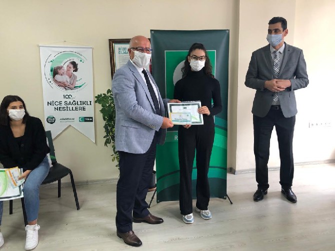 rize-yesilaydan-saglikli-nesil-saglikli-gelecek-yarismasinda-dereceye-giren-ogrencilere-odul-(3).jpg