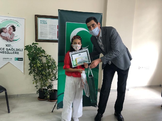 rize-yesilaydan-saglikli-nesil-saglikli-gelecek-yarismasinda-dereceye-giren-ogrencilere-odul-(6).jpg