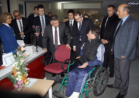 rizede,-14-mart-tip-bayraminda-saglik-calisanlarina-karanfil-dagitildi-6.jpg rizede,-14-mart-tip-bayraminda-saglik-calisanlarina-karanfil-dagitildi-6.jpg