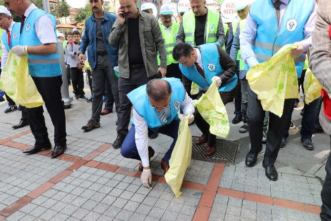 rizede,-15-eylul-dunya-cop-toplama-gunu-dolayisiyla-il-protokolunun-katilimiyla-cevre-temizligi-gerceklestirildi-(5).jpg