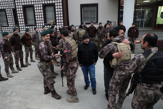 rizede,-suriyeden-donen-ozel-harekat-polislerine-karsilama-(2).jpg