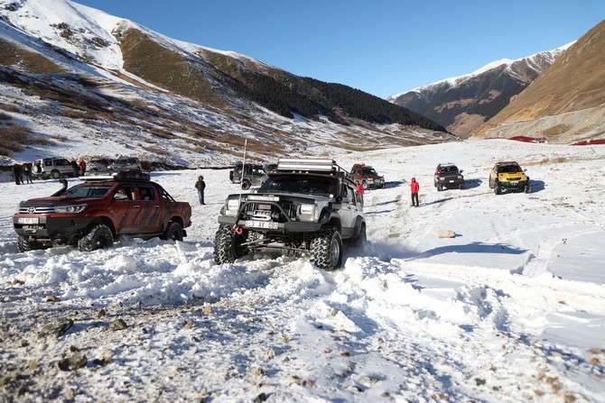 rizede,-teknolojik-bagimliliga-dikkati-cekmek-amaciyla-bir-yildir-gonullu-gorev-yapan-16-ogrenci,-emniyet-mudurlugunun-duzenledigi-turda,-zorlu-kis-sartlarinda-ilk-kez-off-road-yapma-heyecani-yasadi-(13).jpg