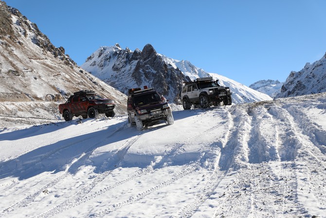 rizede,-teknolojik-bagimliliga-dikkati-cekmek-amaciyla-bir-yildir-gonullu-gorev-yapan-16-ogrenci,-emniyet-mudurlugunun-duzenledigi-turda,-zorlu-kis-sartlarinda-ilk-kez-off-road-yapma-heyecani-yasadi-(6).jpg