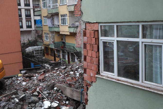 rizede,-yol-genisleme-calismasi-icin-bir-binanin-yikim-islemleri-sirasinda-yan-apartmanin-duvari-zarar-gordu-(9).jpg