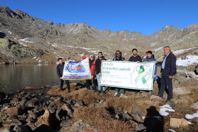 rizede-10-ekim-dunya-ruh-sagligi-gunune-dikkat-cekmek-amaciyla-3-bin-50-rakimli-ovit-dagi-aksu-golune-farkindalik-faaliyeti-gerceklestirildi-10.jpg