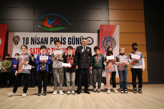 rizede-10-nisan-polis-gunu-satranc-turnuvasi-6.jpg