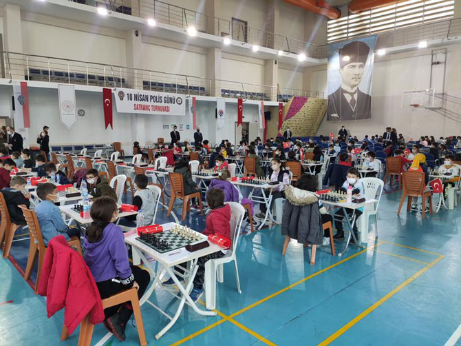 rizede-10-nisan-polis-gunu-satranc-turnuvasi-7.jpg