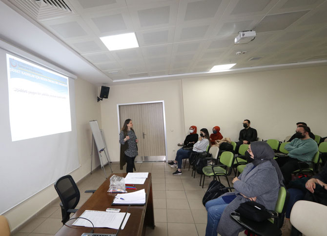 rizede-112-personeli-icin-kadina-yonelik-aile-ici-siddetle-mucadelede-egitimi-duzenlendi-2-001.jpg