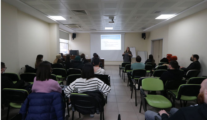 rizede-112-personeli-icin-kadina-yonelik-aile-ici-siddetle-mucadelede-egitimi-duzenlendi-3-001.jpg