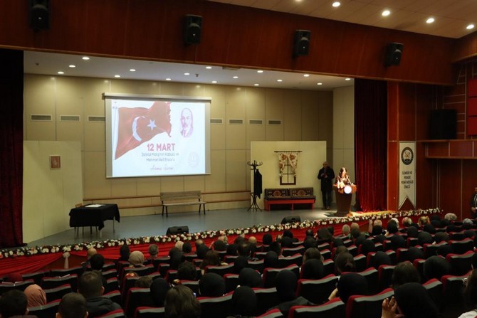 rizede-12-mart-istiklal-marsinin-kabulu-ve-mehmet-akif-ersoyu-anma-programi-duzenlendi-6.jpg