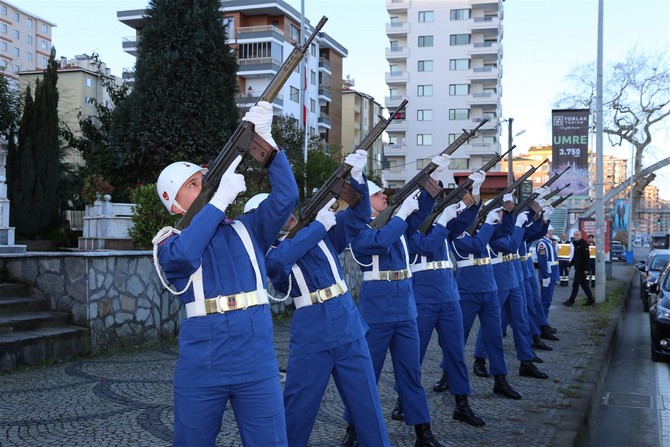 rizede-18-mart-sehitleri-anma-gunu-ve-canakkale-deniz-zaferinin-104.-yil-donumu-dolayisiyla-torenler-duzenlendi-(5).jpg