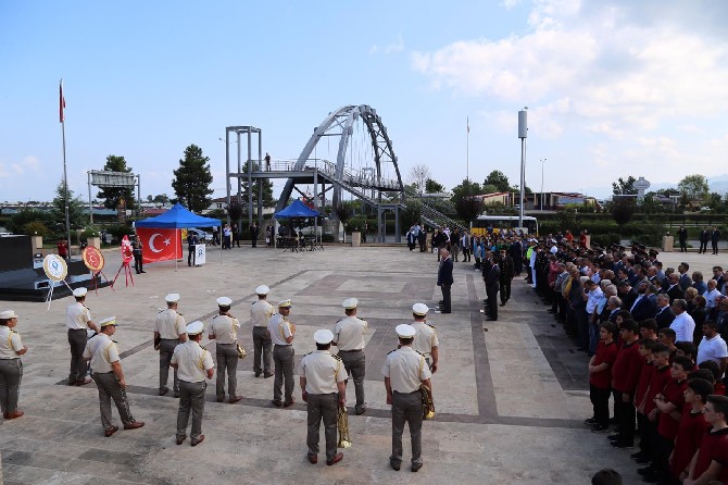 rizede-19-eylul-gaziler-gunu-dolayisiyla-toren-duzenlendi-(1).jpg