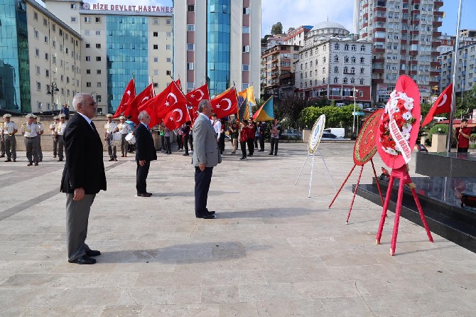 rizede-19-eylul-gaziler-gunu-dolayisiyla-toren-duzenlendi-(9).jpg