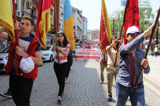 rizede-19-mayis-ataturku-anma-genclik-ve-spor-bayrami-kutlamalari3.jpg