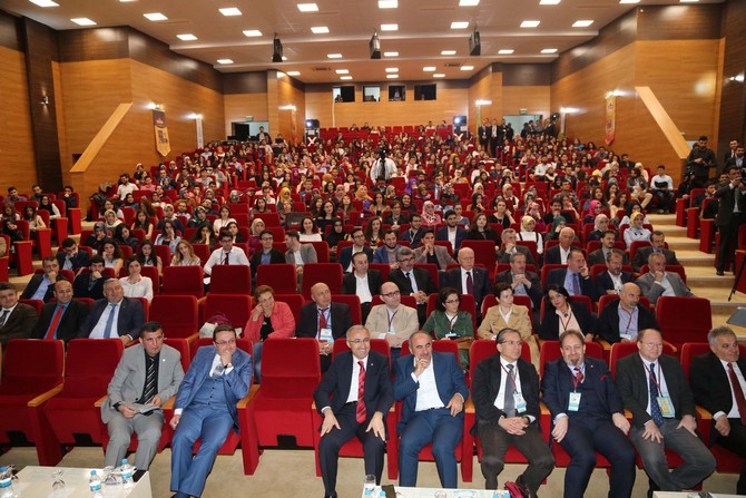 rizede-2.-ulusal-tip-ogrenci-kongresi-basladi-(2).jpg