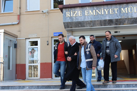 rizede-20-yil-9-ay-kesinlesmis-hapis-cezasi-bulunan-sahis-yakalandi2.jpg rizede-20-yil-9-ay-kesinlesmis-hapis-cezasi-bulunan-sahis-yakalandi2.jpg