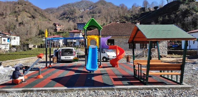 rizede-44-koye-daha-cocuk-oyun-parki-yapildi-1.jpg