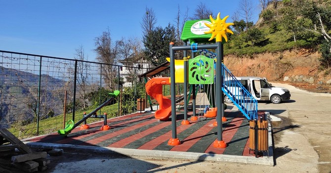 rizede-44-koye-daha-cocuk-oyun-parki-yapildi-10.jpg