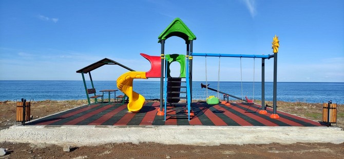 rizede-44-koye-daha-cocuk-oyun-parki-yapildi-12.jpg