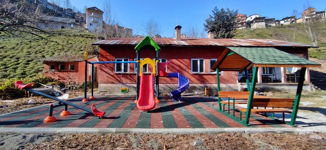 rizede-44-koye-daha-cocuk-oyun-parki-yapildi-5.jpg