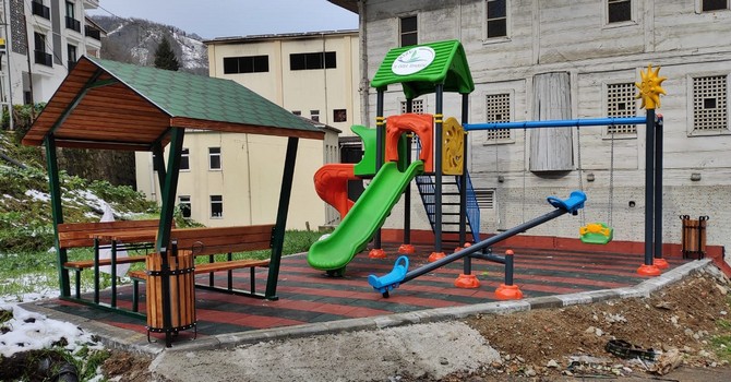 rizede-44-koye-daha-cocuk-oyun-parki-yapildi-7.jpg