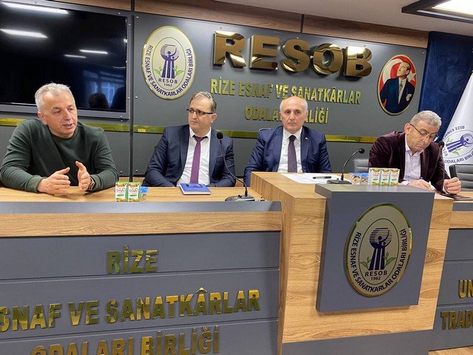 rizede-5-liradan-satilan-250-gram-ekmegin-2023-yili-satis-fiyatinin-belirlenmesi-icin-rize-esnaf-ve-sanatkarlar-odasi-birliginde-komisyon-toplantisi-gerceklestirildi-4.jpg