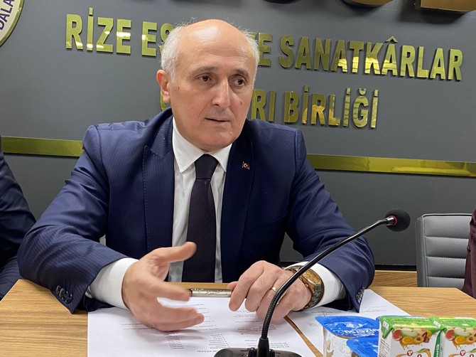 rizede-5-liradan-satilan-250-gram-ekmegin-2023-yili-satis-fiyatinin-belirlenmesi-icin-rize-esnaf-ve-sanatkarlar-odasi-birliginde-komisyon-toplantisi-gerceklestirildi-7.jpg