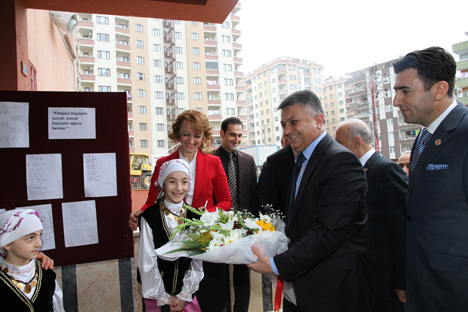 rizede-51.-kutuphane-haftasi-etkinlikleri-basladi-1.jpg rizede-51.-kutuphane-haftasi-etkinlikleri-basladi-1.jpg