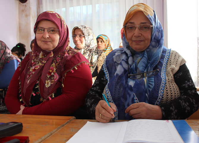 rizede-60indan-sonra-okuma-yazma-ogreniyorlar-1.jpg
