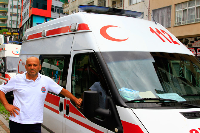 rizede-ambulans-soforu-bogulan-genci-kurtardi2.jpg