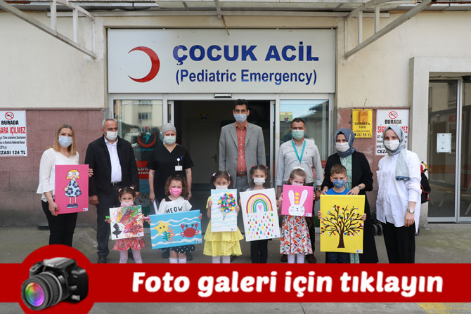 rizede-anaokulu-ogrencilerinin-yaptigi-resimler-cocuk-acil-servisinin-duvarlarini-susledi.jpg