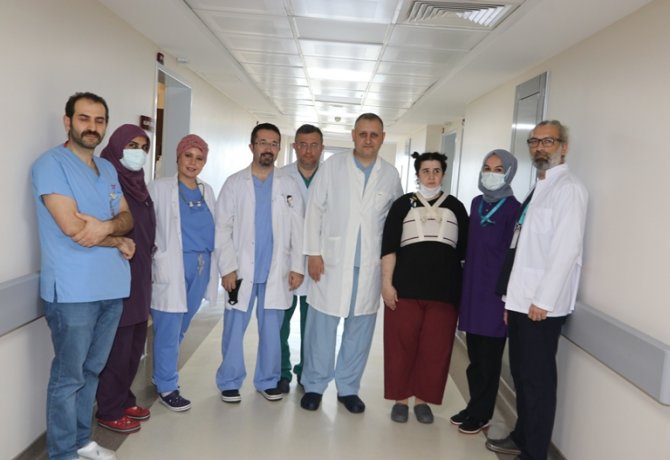 rizede-aort-damari-yirtilan-ayse-ogretmen-suni-damarla-yeniden-hayata-tutundu-9-kopya.JPG