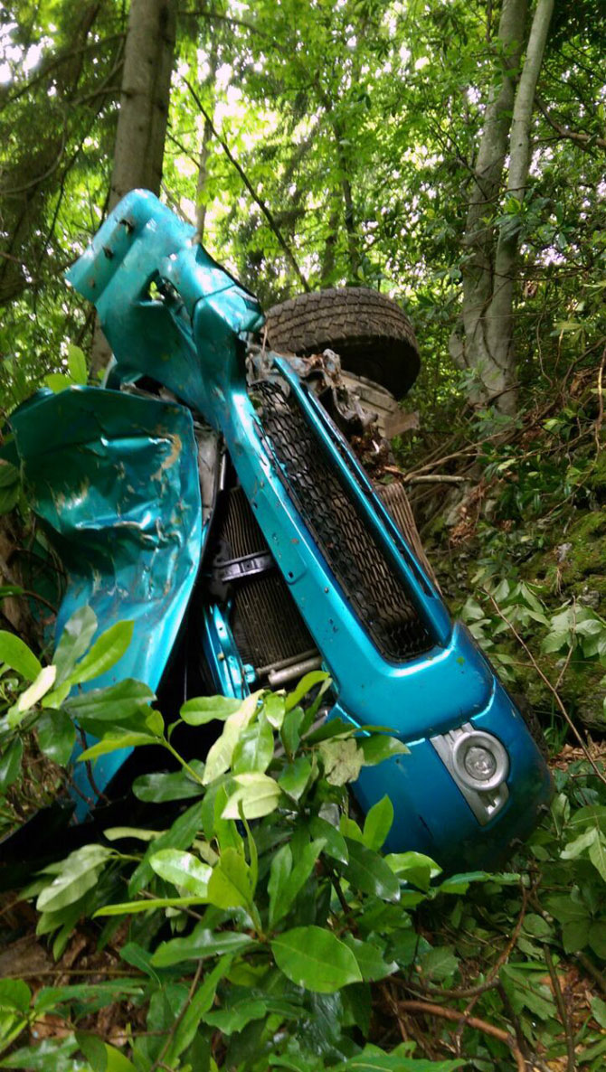 rizede-arac-ucuruma-yuvarlandi-1-olu-2.jpg rizede-arac-ucuruma-yuvarlandi-1-olu-2.jpg