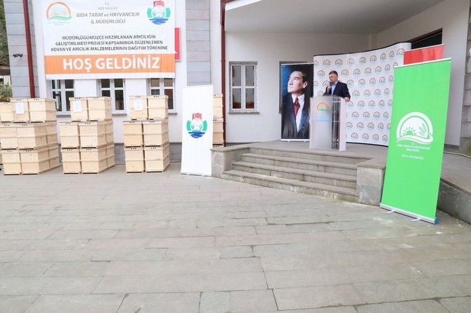 rizede-ari-yetistiricilerine-600-adet-cift-katli-kovan-dagitildi-(4).jpg